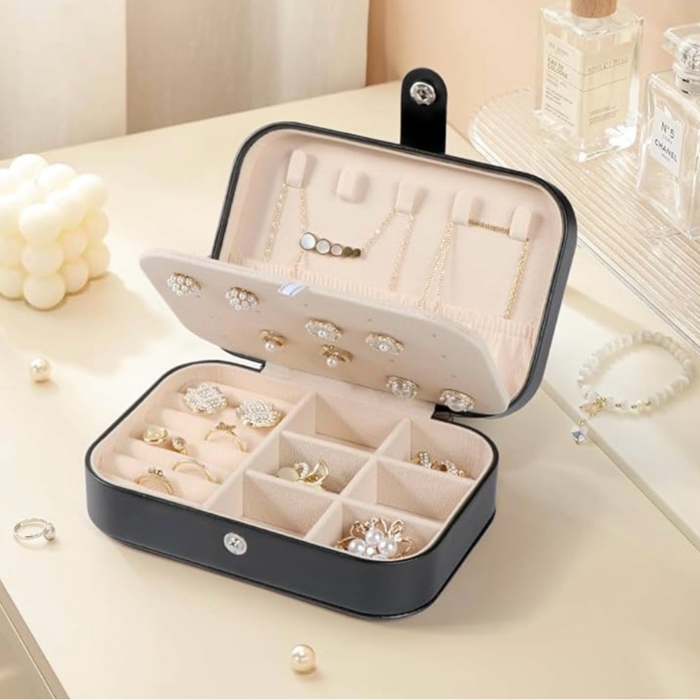 Elegant Black Jewelry Organizer